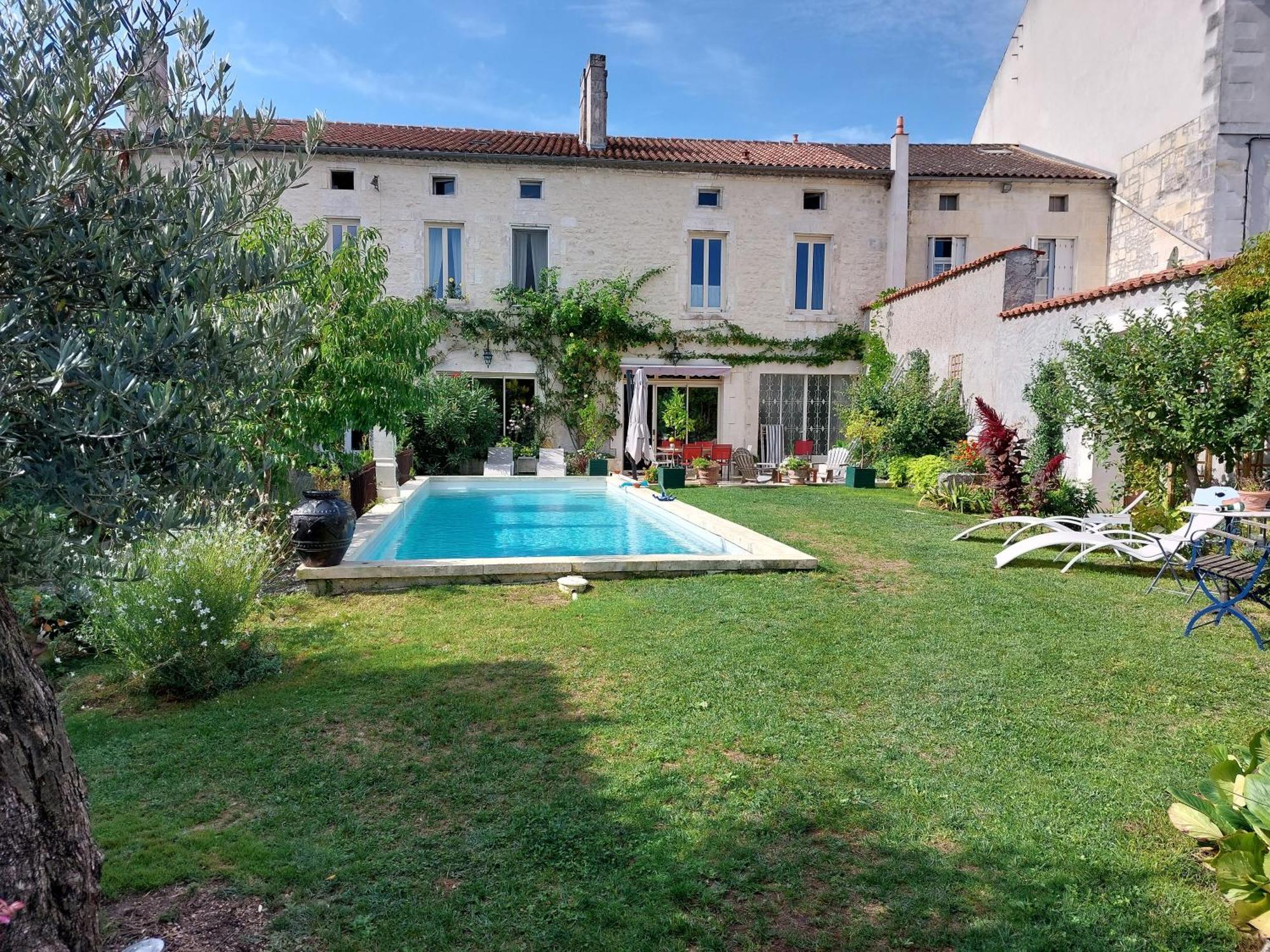 La Gueriniere Bella Romantica Châteauneuf-sur-Charente Exterior photo